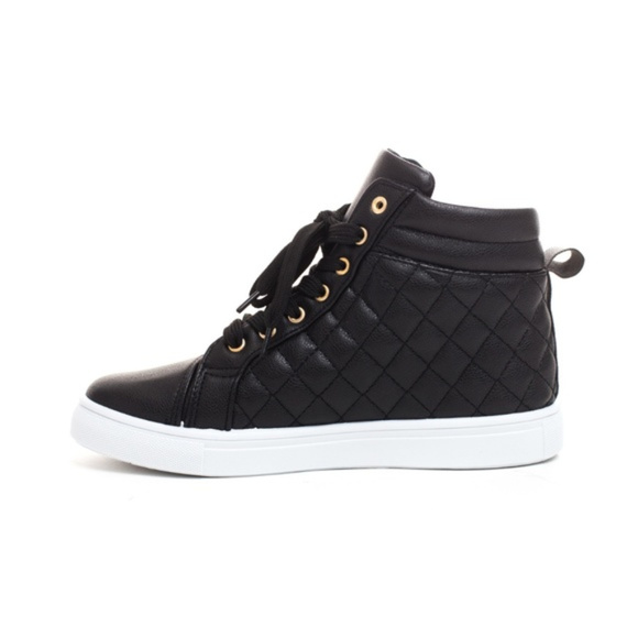 *ONLY 2 LEFT*  Quilted Zipper High Top Sneakers - Picture 7 of 10
